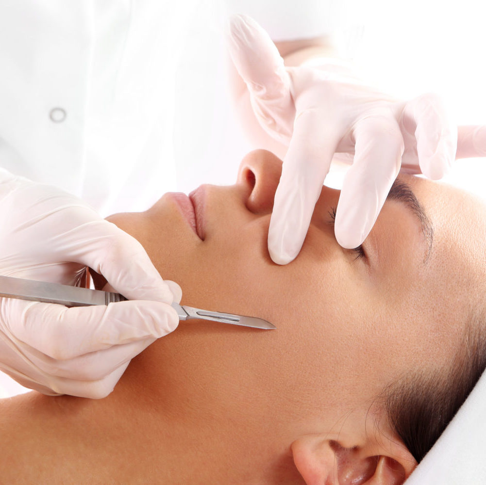 dermaplaning / dermaplane